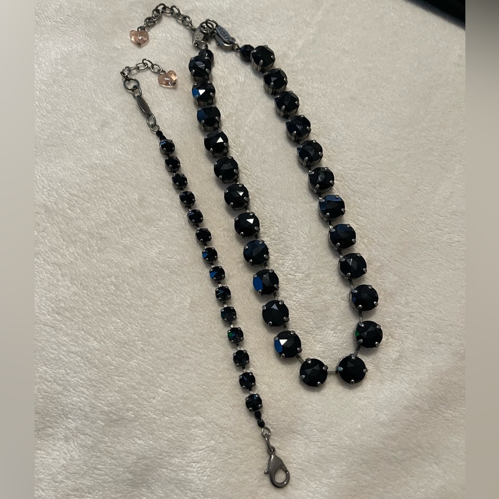 Low sparkle Sabika necklace and bracelet set